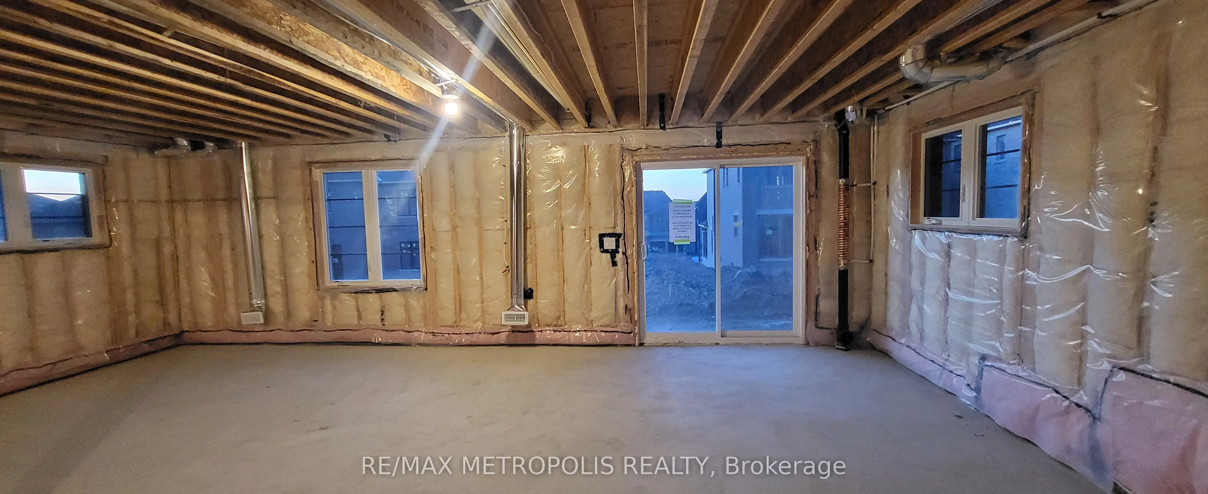 10 Wraggs Road, Bradford West Gwillimbury, ON L3Z 4N1
