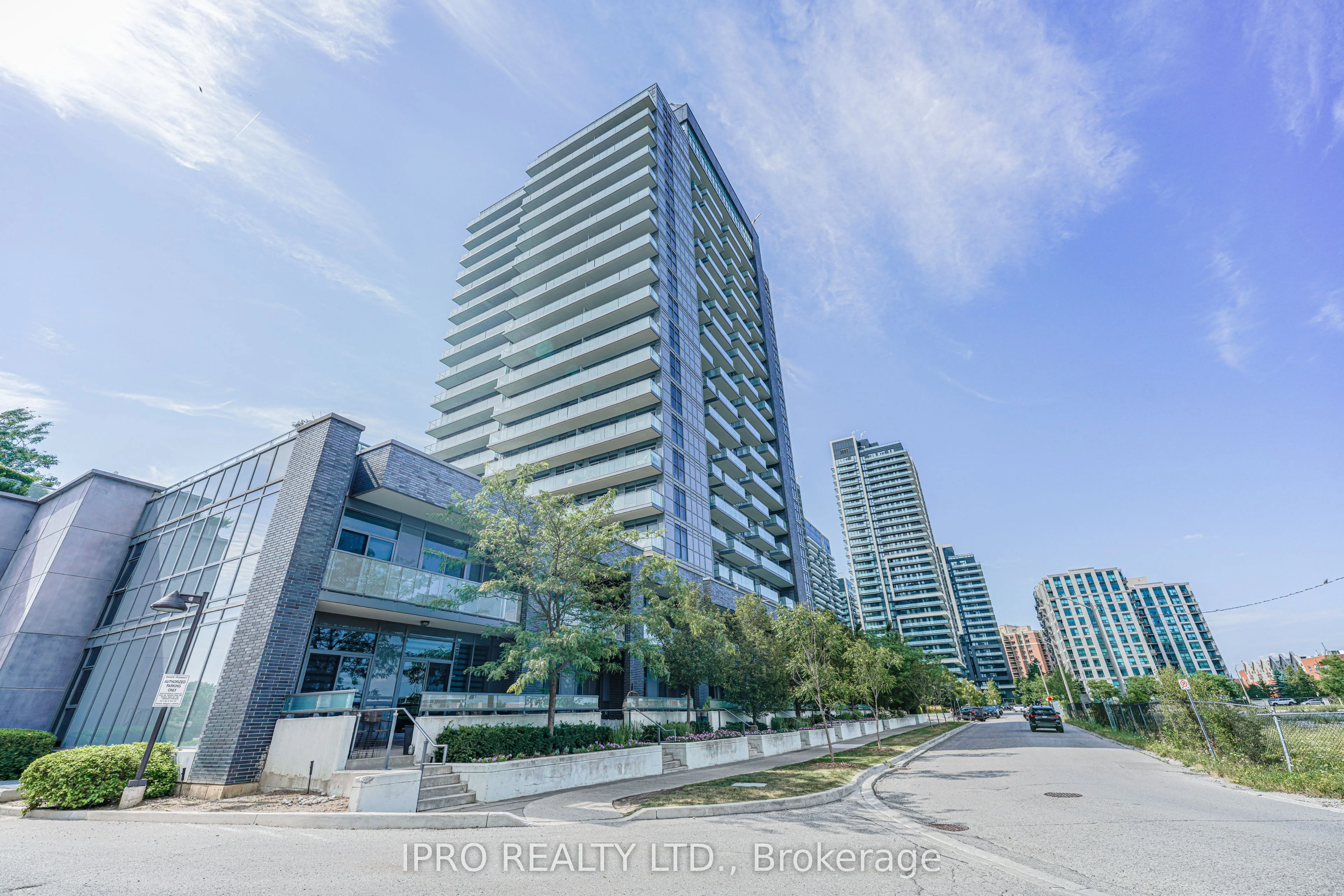 Condo Apartment in Richmond Hill