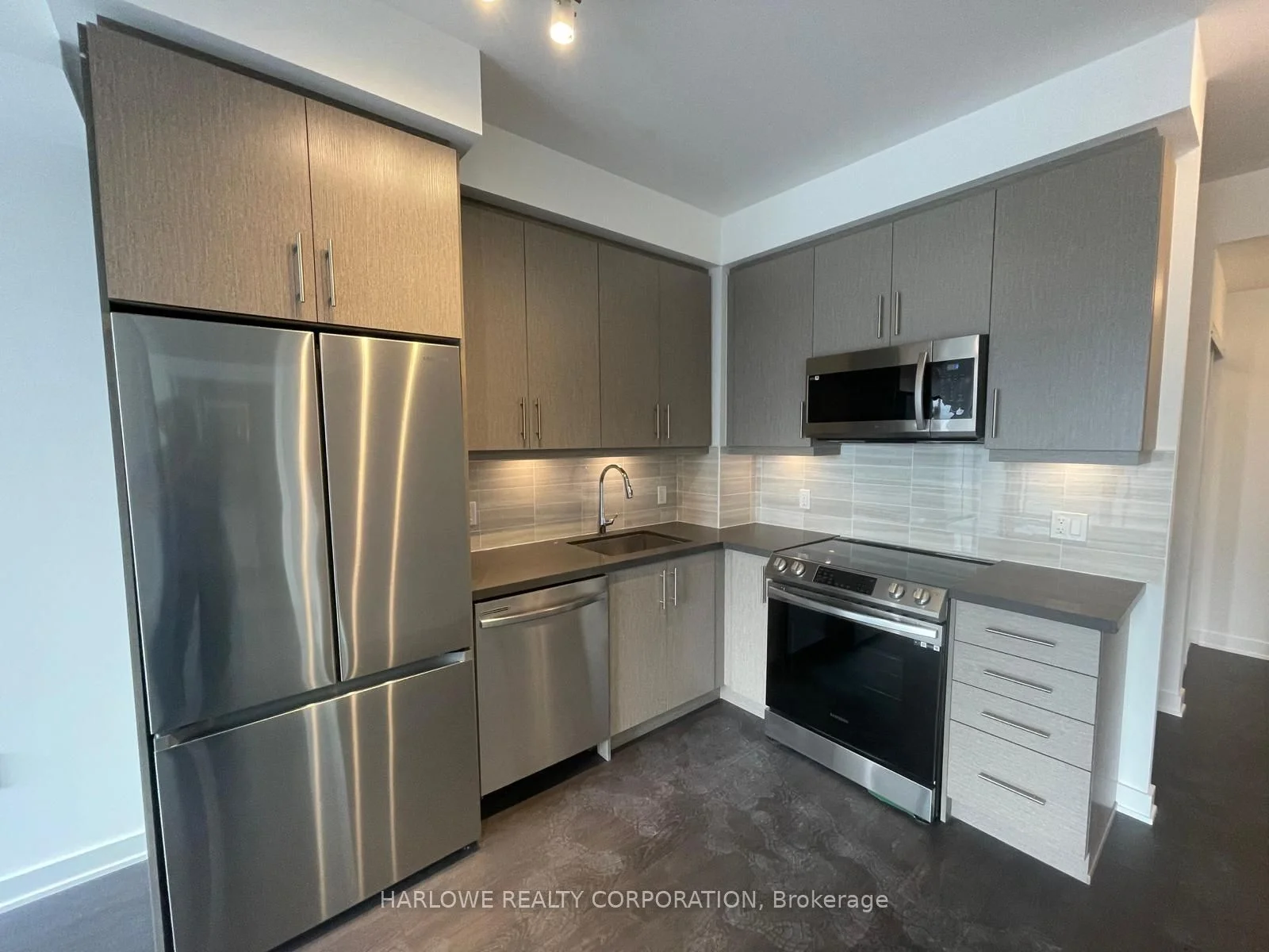 Condo Apartment in Richmond Hill