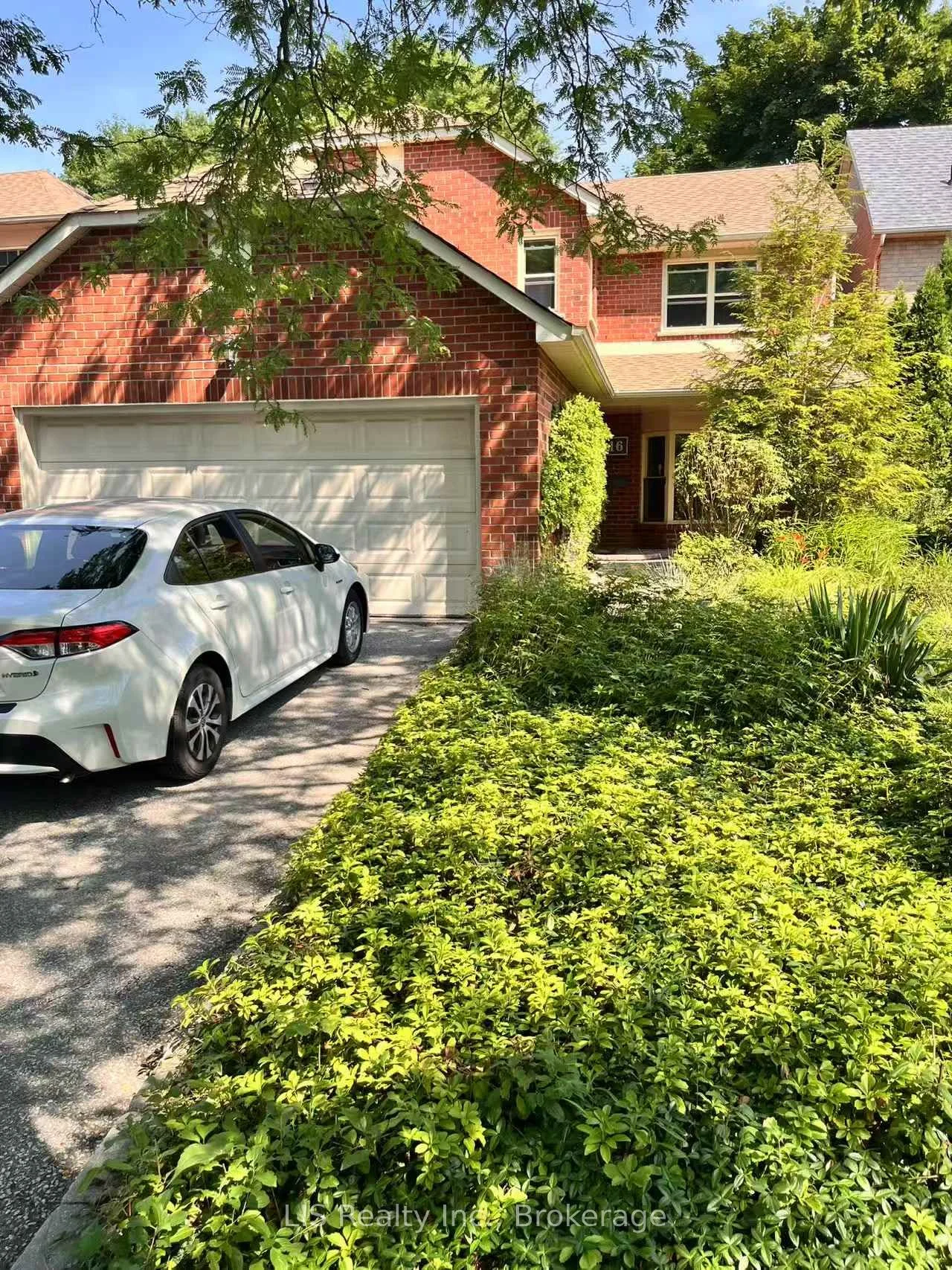 Detached in Aurora