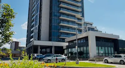Condo Apartment in Richmond Hill
