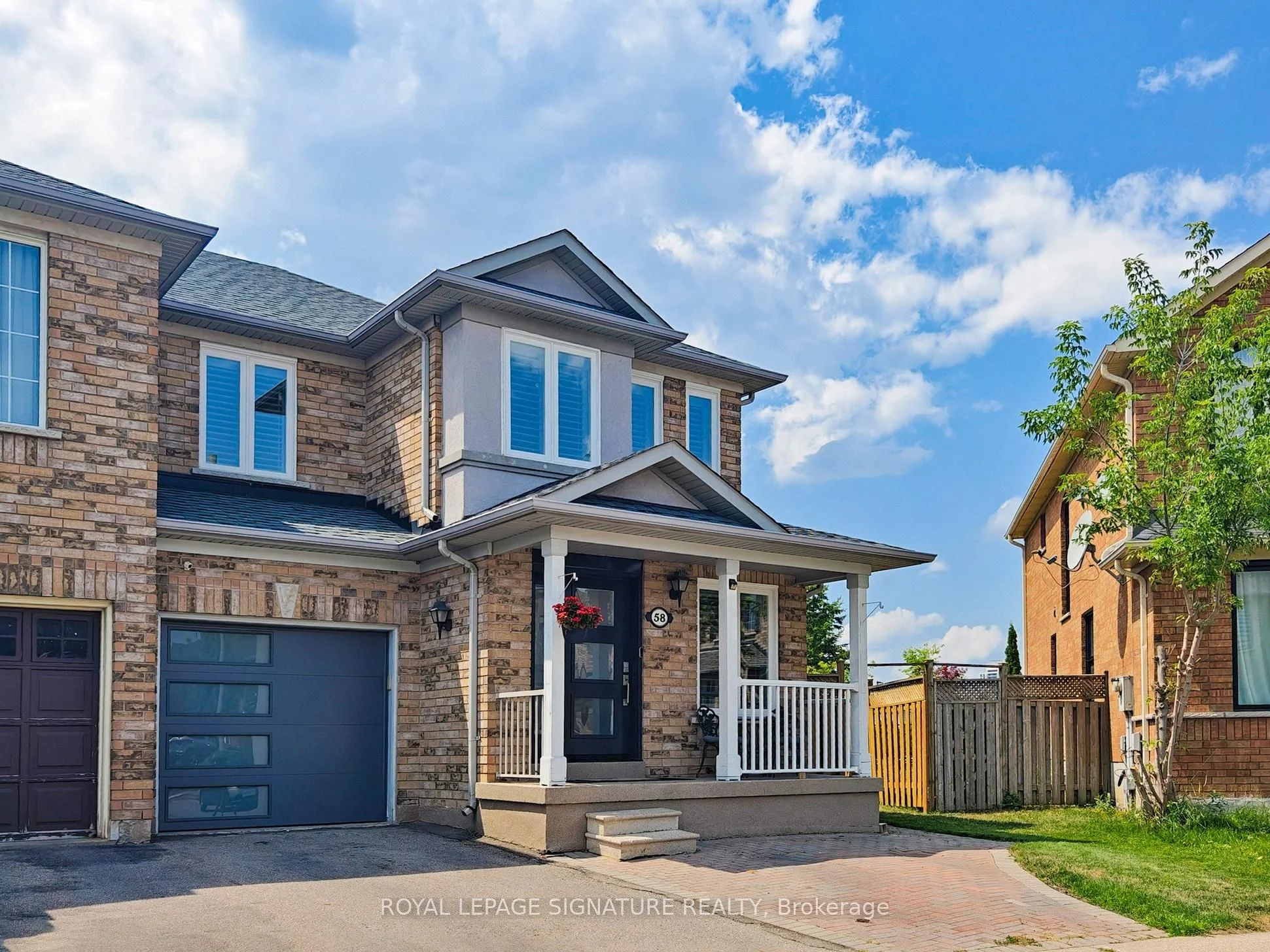 Att/Row/Townhouse in Richmond Hill