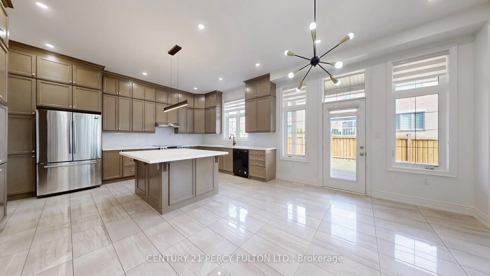 14 Meadow Green Court, Vaughan, ON L4H 4V4