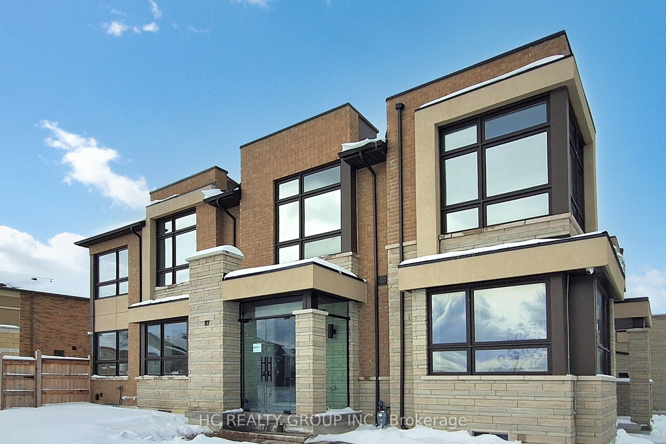 Att/Row/Townhouse in Richmond Hill