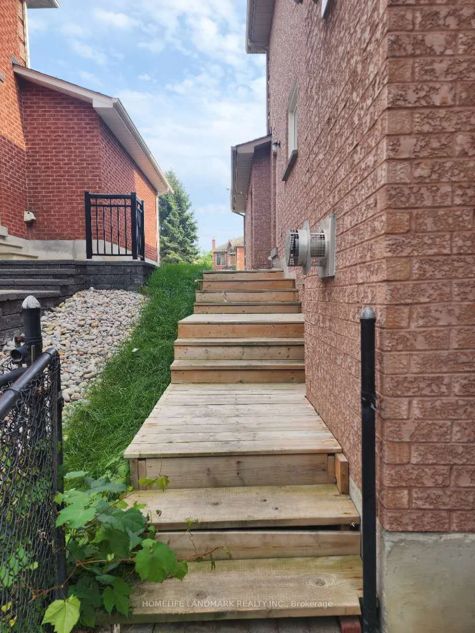 753 College Manor Baseme Drive, Newmarket, ON L3Y 8G6