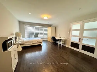 Room in Markham