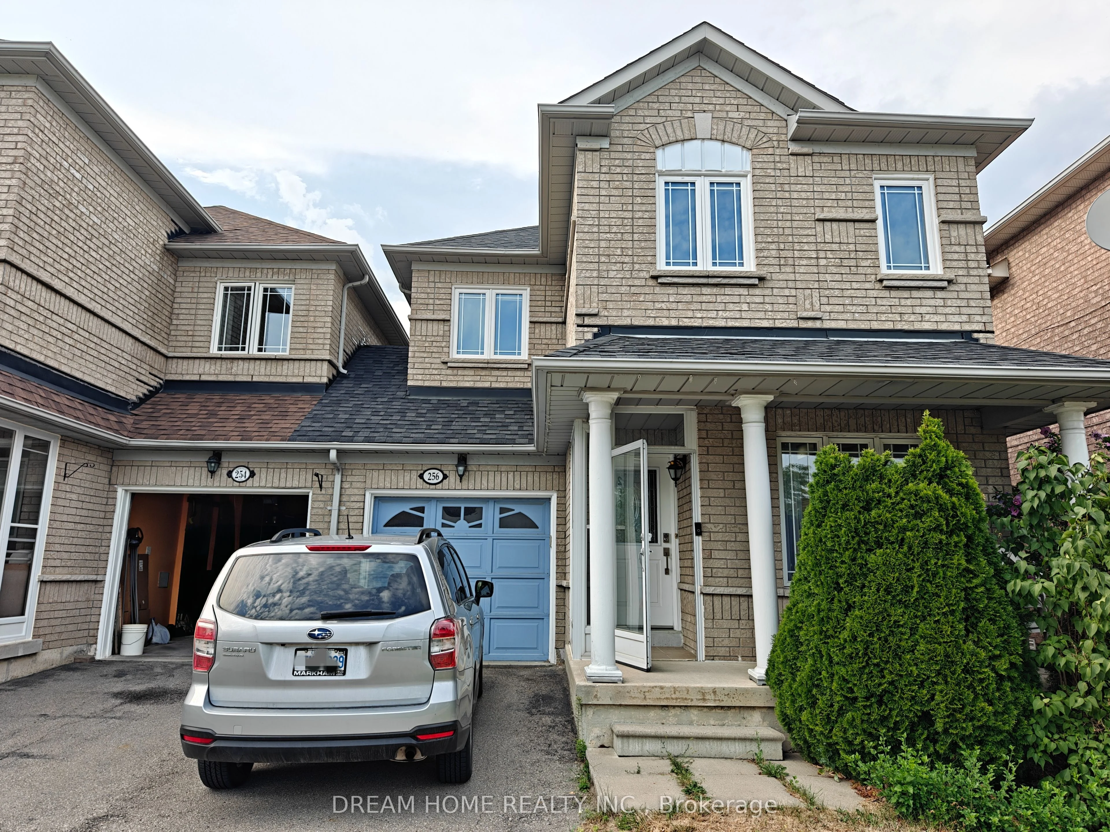 Semi-Detached in Richmond Hill