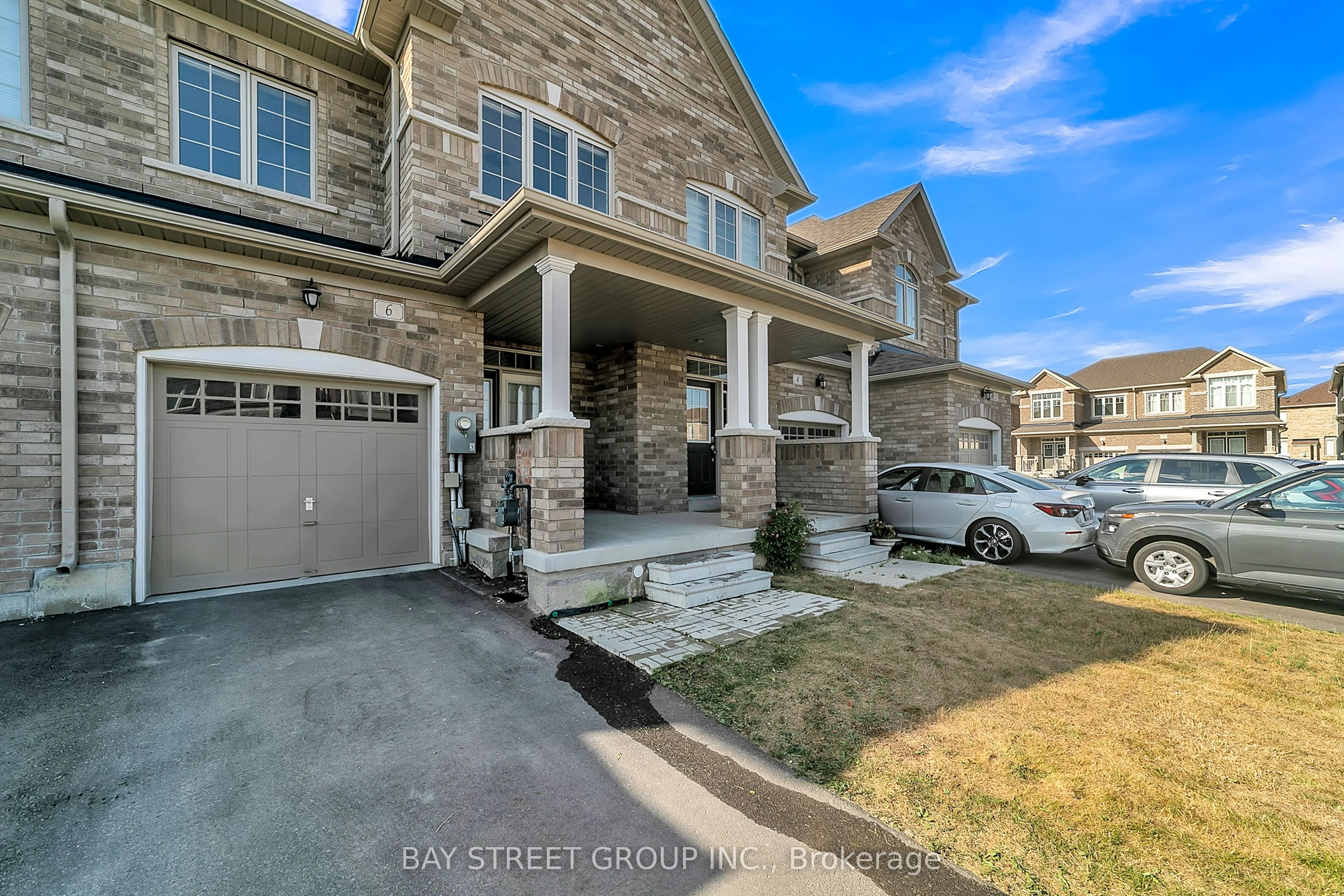Att/Row/Townhouse in Bradford West Gwillimbury