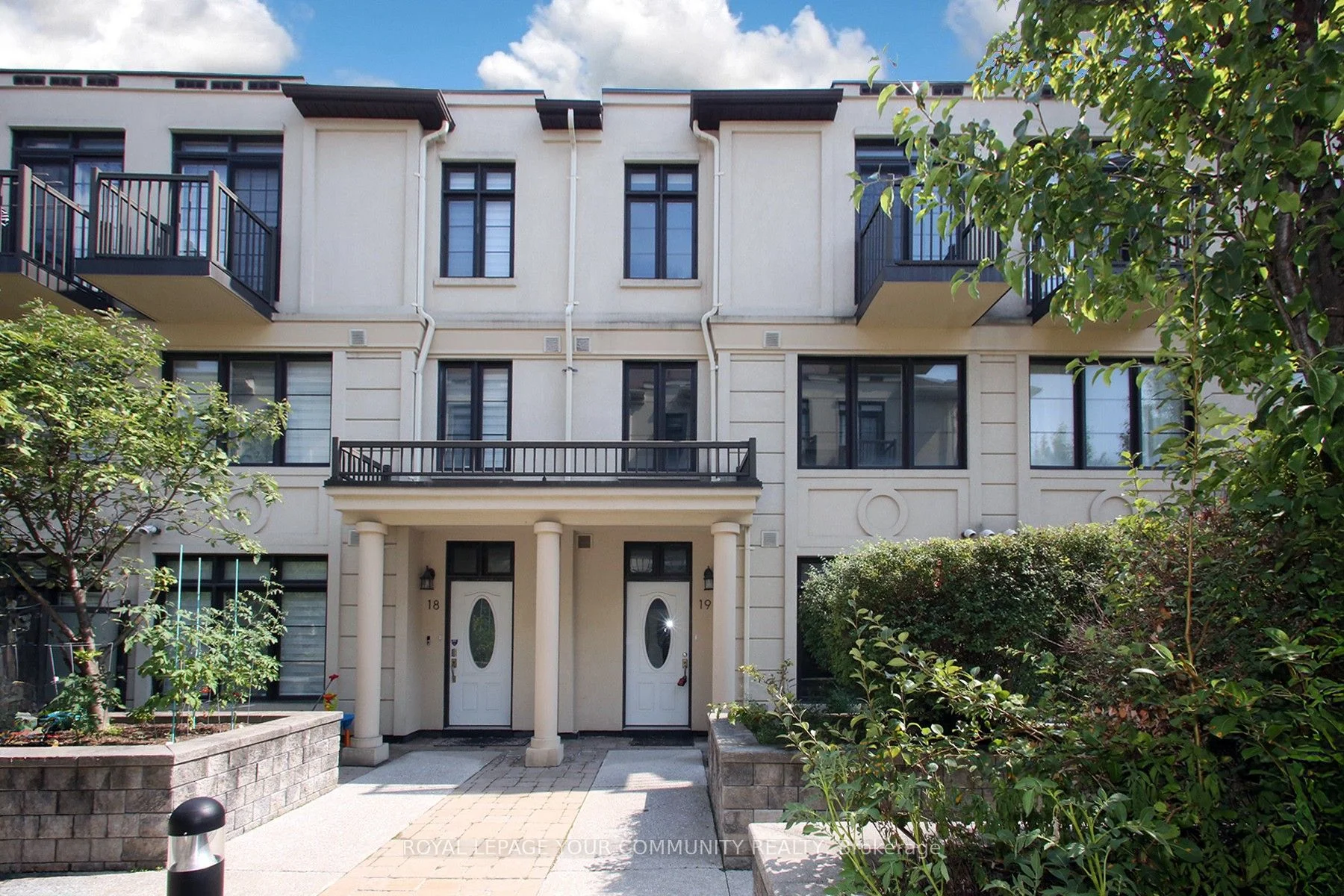 Att/Row/Townhouse in Vaughan