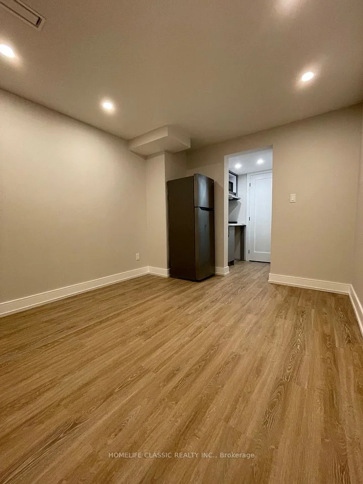 32 Gwillimbury Drive W Unit B, Bradford West Gwillimbury, ON L3Z 0A8