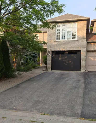 Att/Row/Townhouse in Richmond Hill