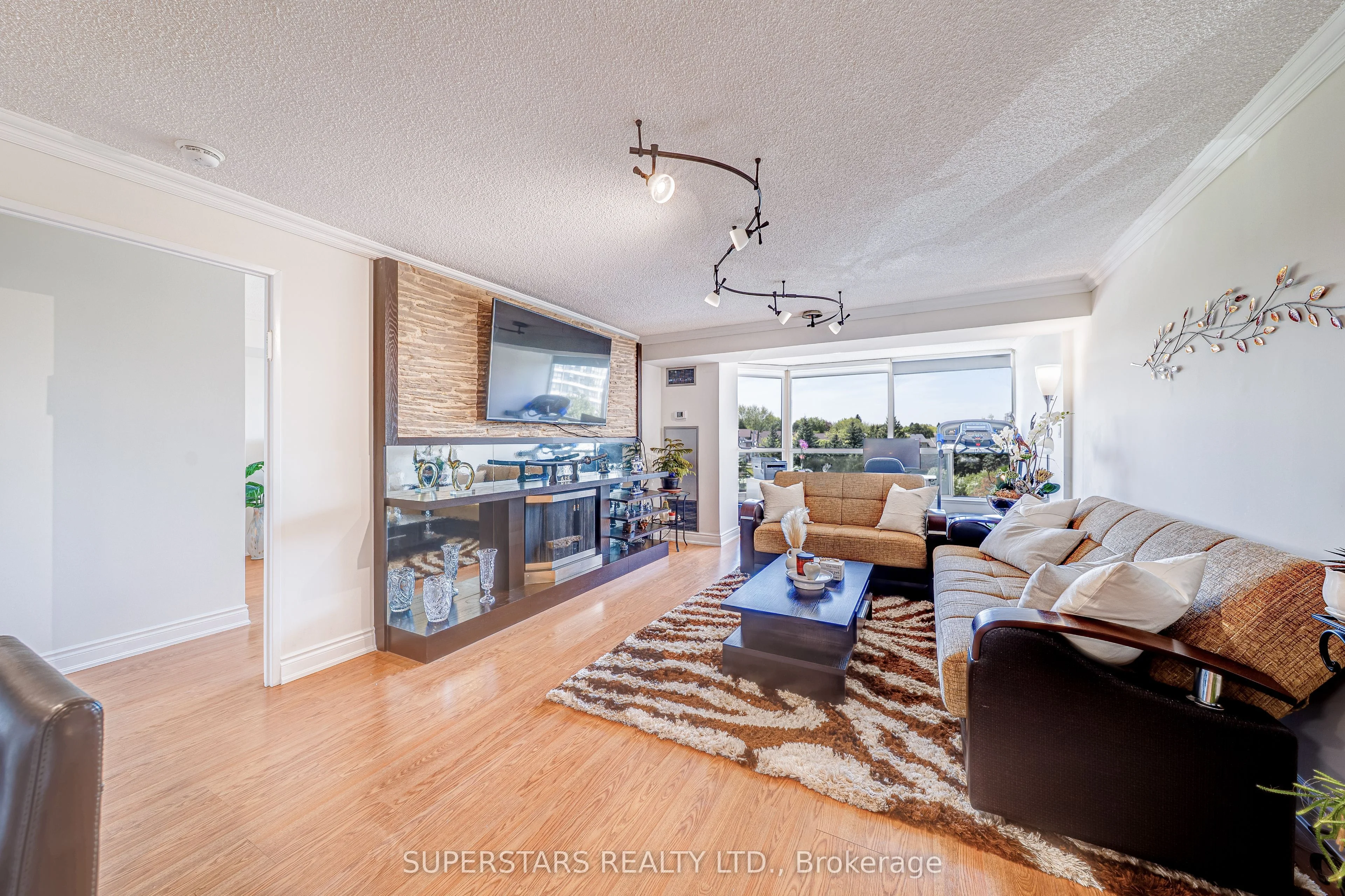 7300 Yonge Street 512, Vaughan, ON L4J 7Y5