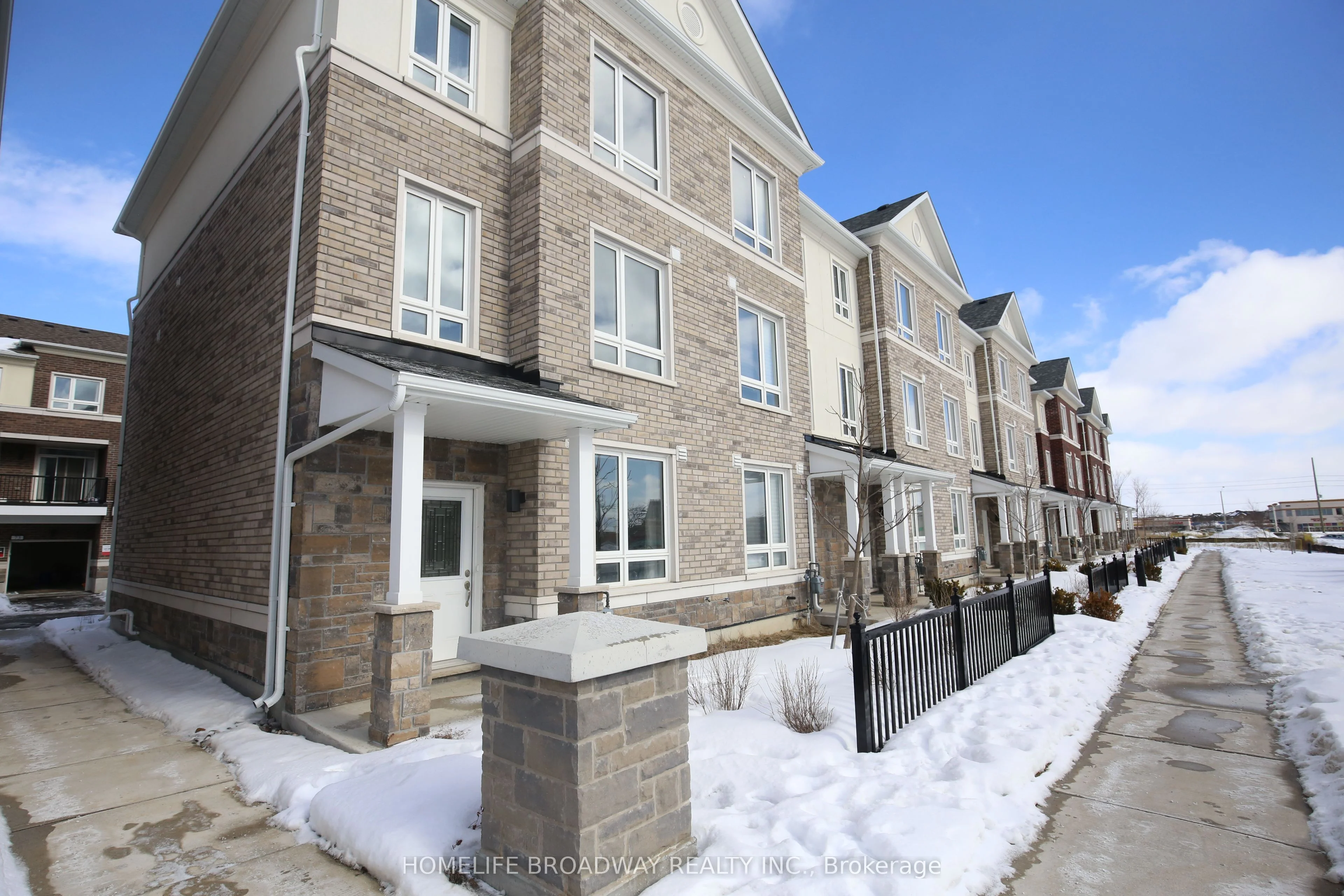 Att/Row/Townhouse in Markham