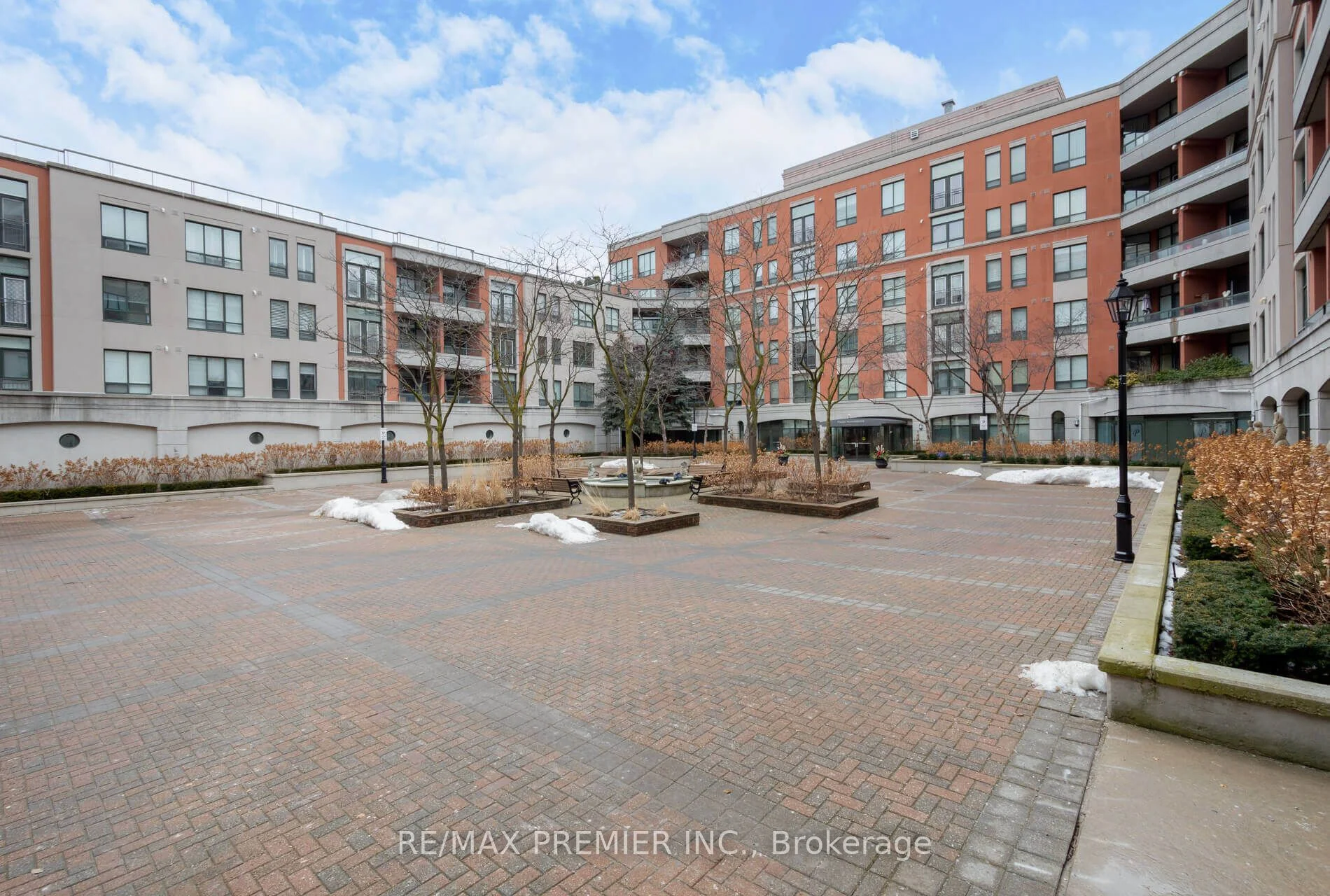 53 Woodbridge Avenue 219, Vaughan, On L4l 9k9