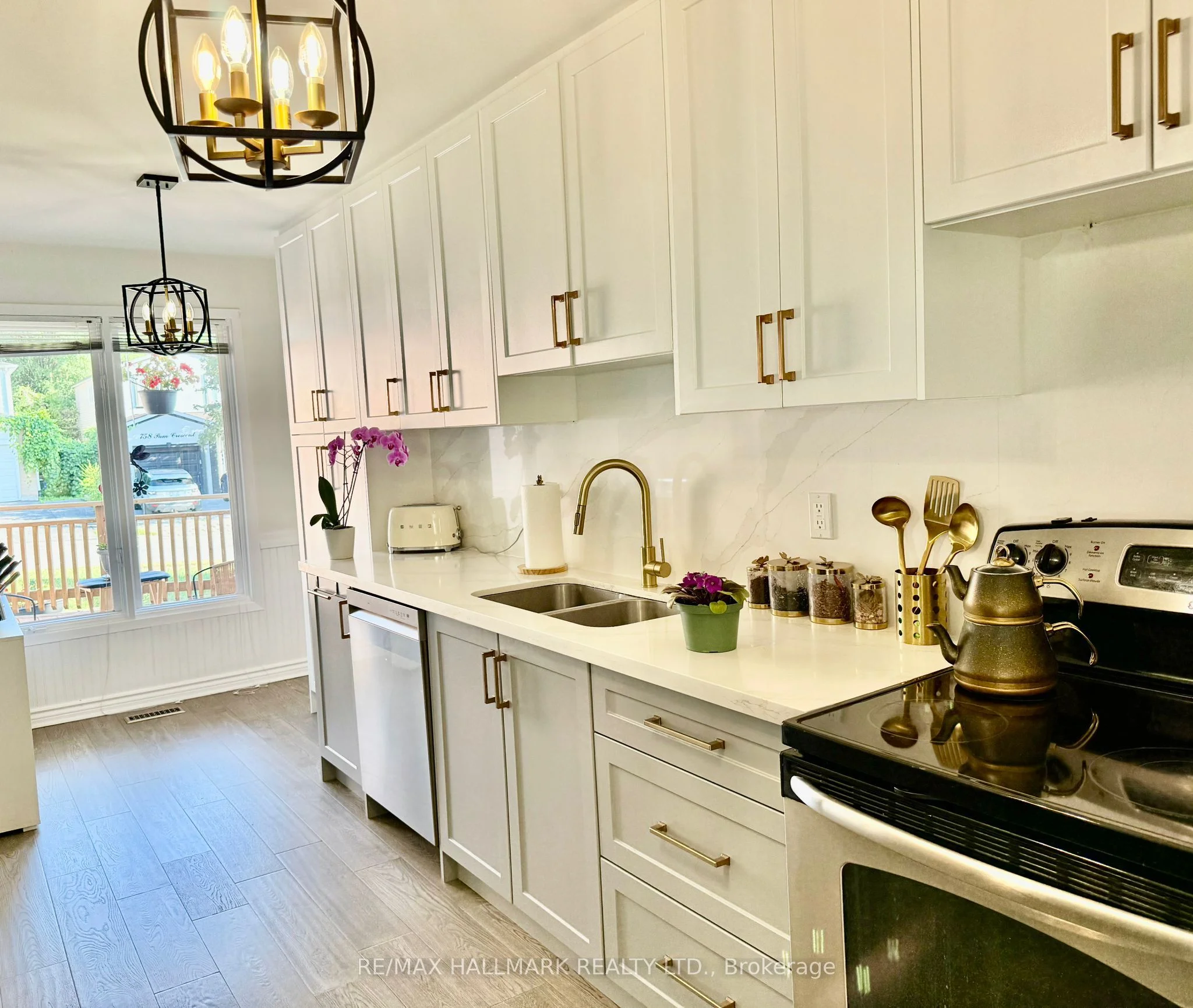 761 Pam Crescent, Newmarket, ON L3Y 5B7