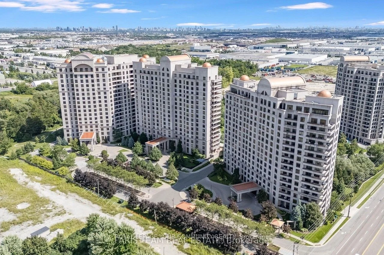 Condo Apartment in Vaughan