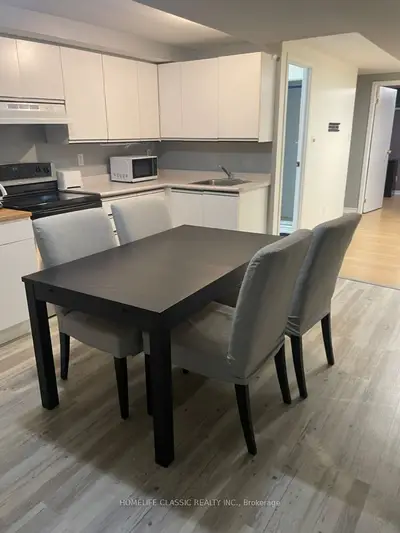 Semi-Detached in Richmond Hill