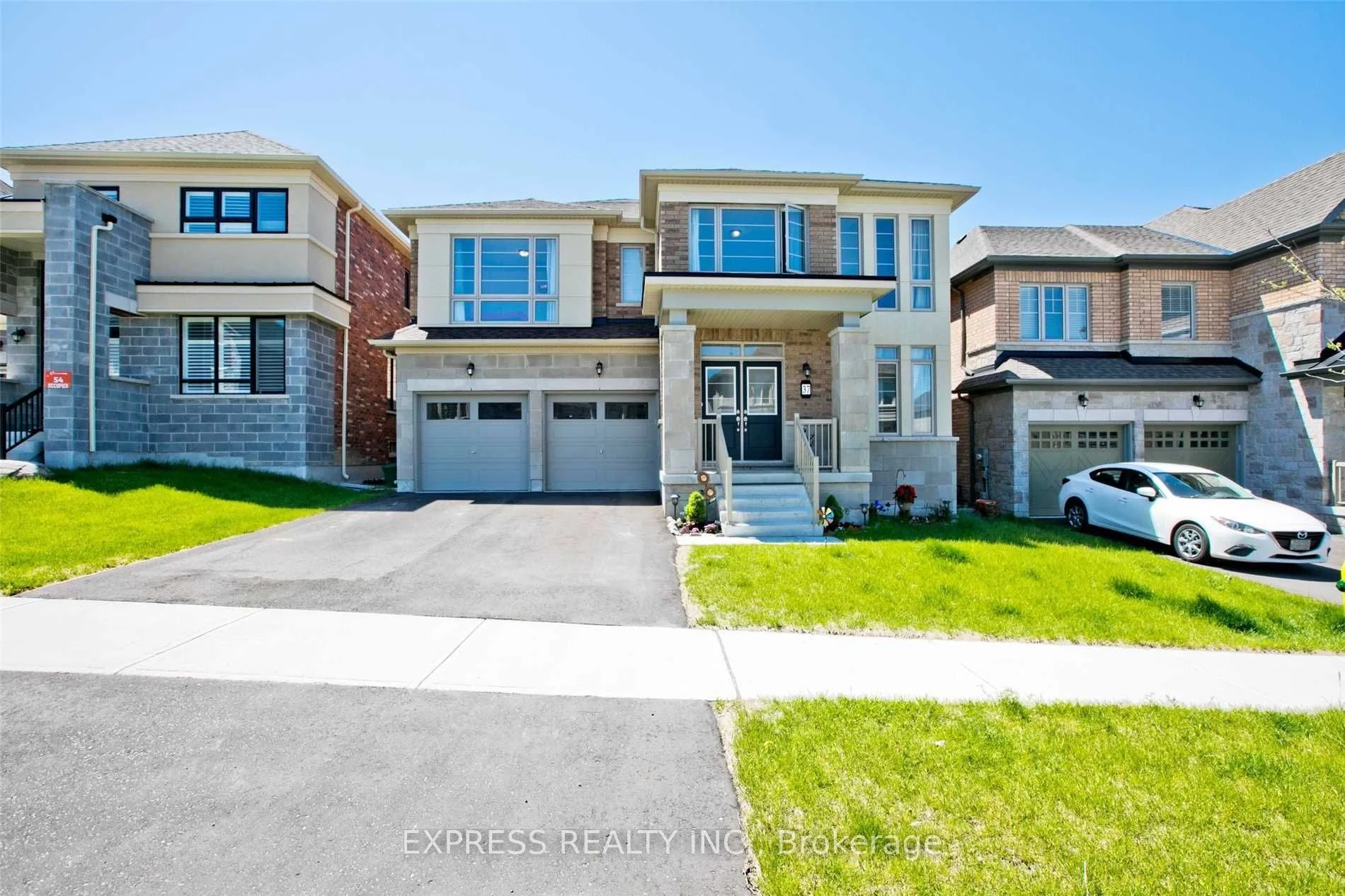 Detached in East Gwillimbury