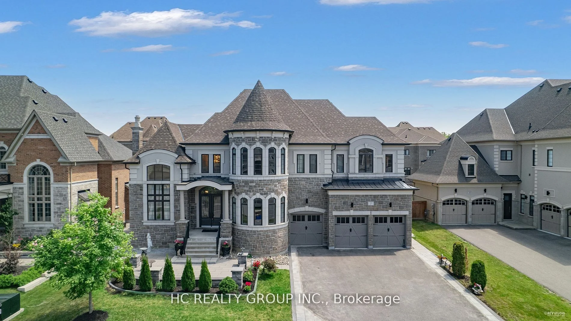27 Sir Henry Court, King, On L7b 1e6