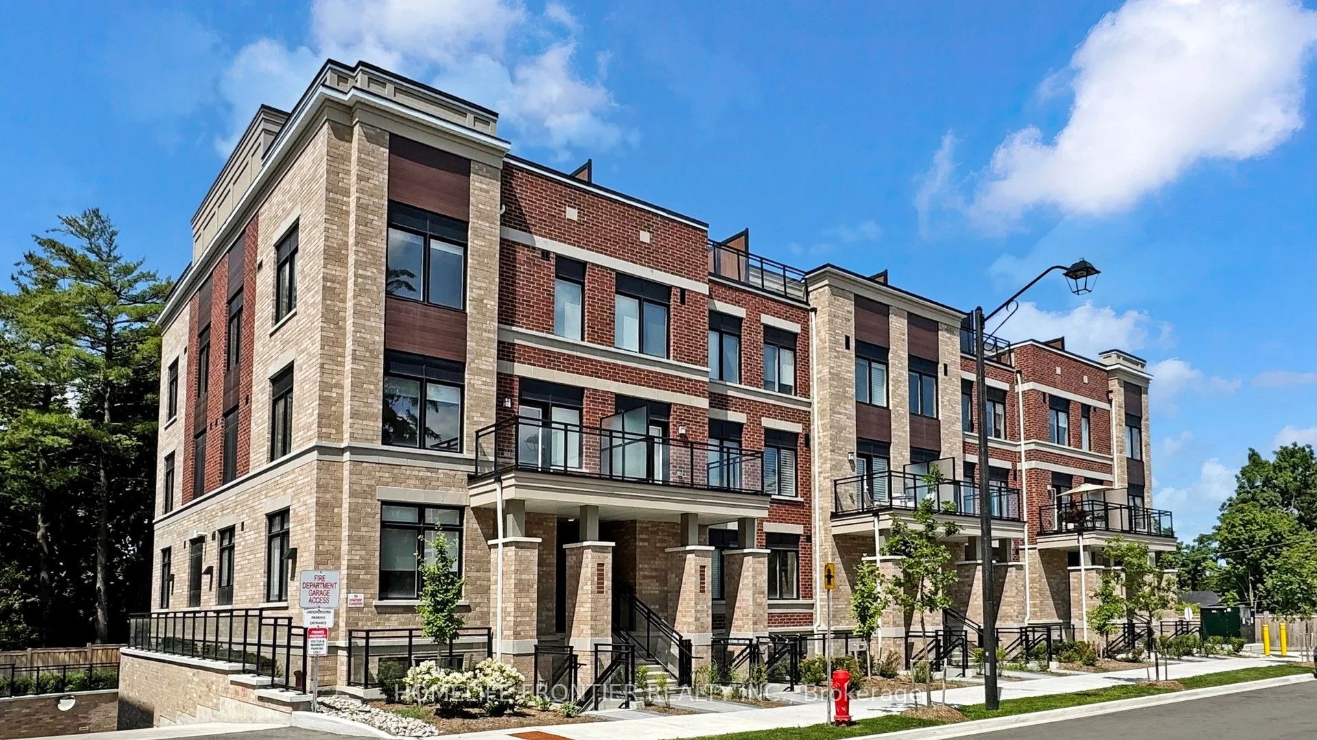Condo Townhouse in Richmond Hill