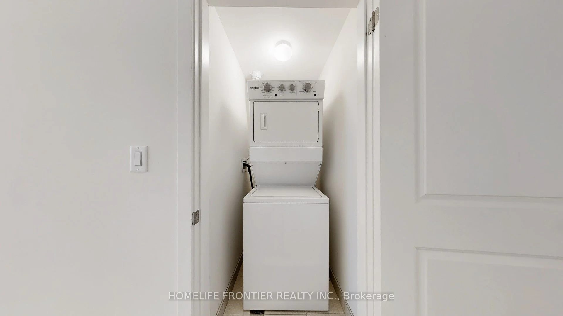 56 Elizabeth Street S 1205, Richmond Hill, ON L4C 5W2
