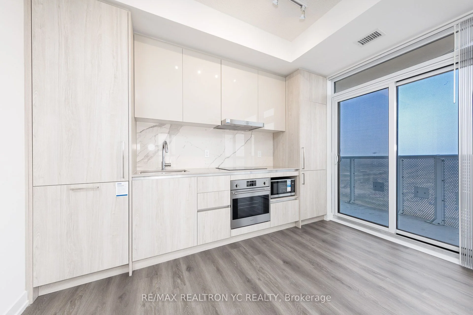 225 Commerce Street 6109, Vaughan, ON L4K 0R1