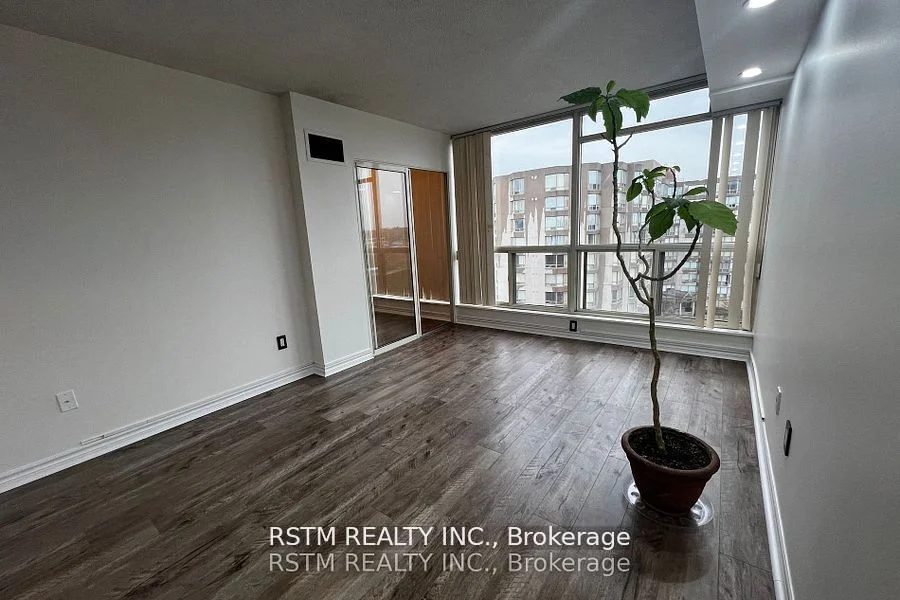 Condo Apartment in Richmond Hill