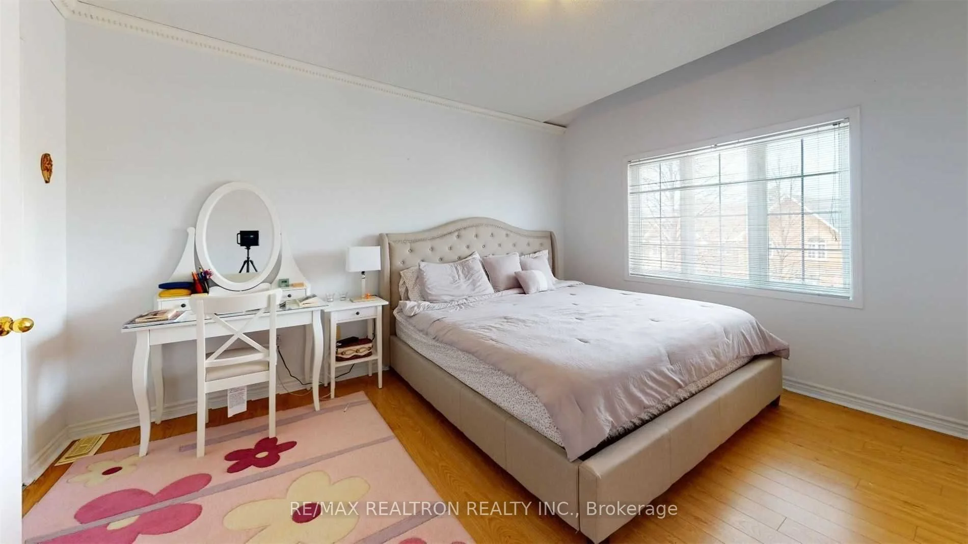 102 Royal Chapin Crescent, Richmond Hill, ON L4S 2A8