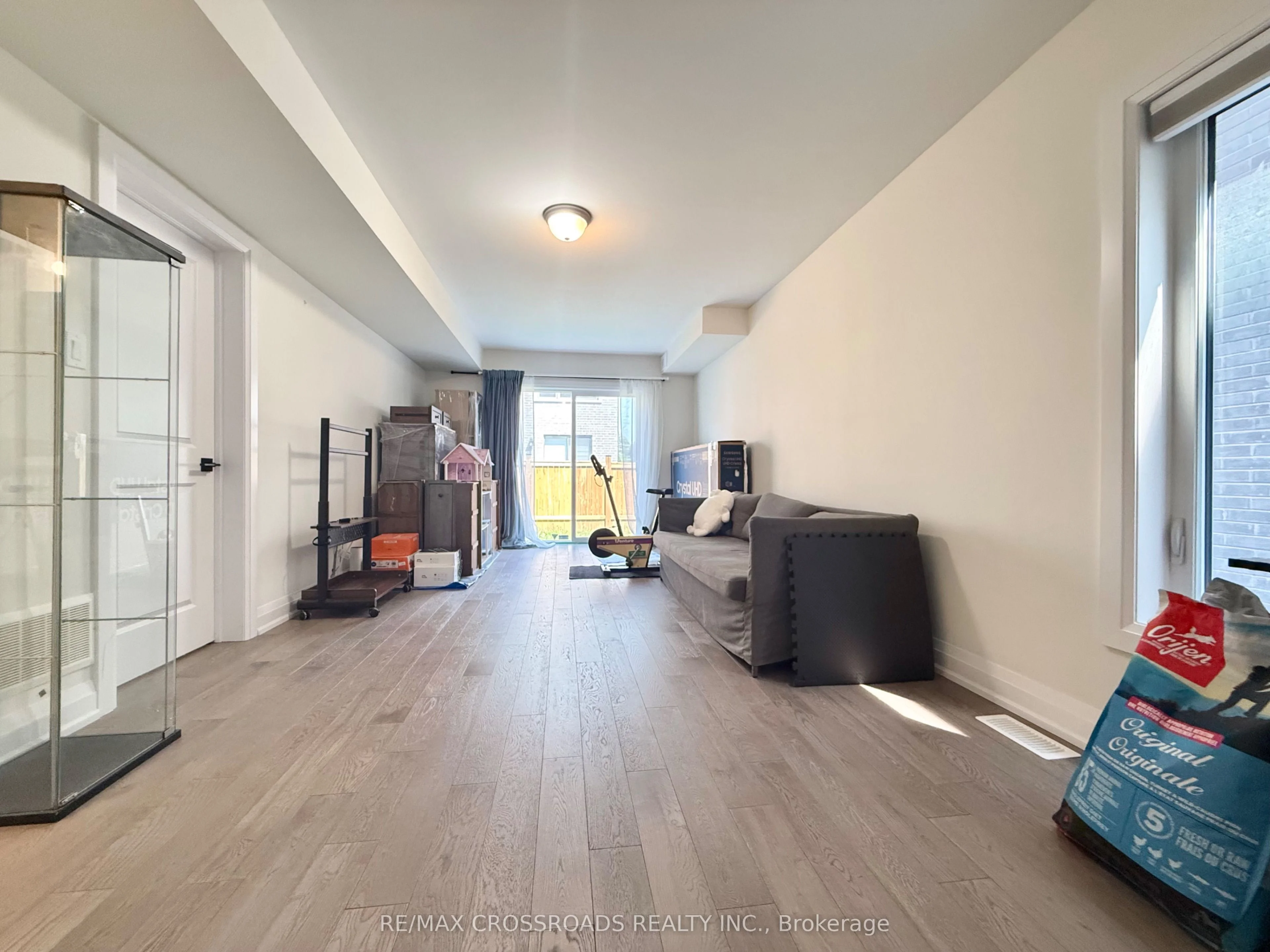 913 Isaac Phillips Way E, Newmarket, ON L3X 2Y9