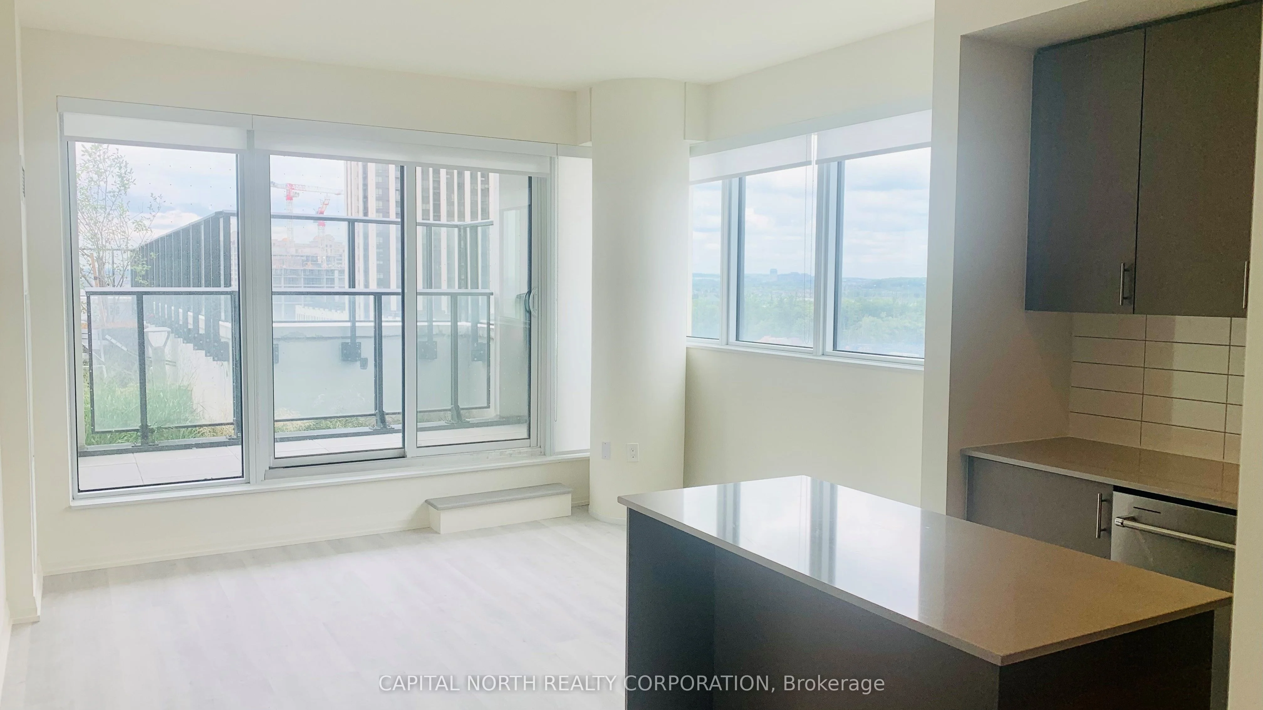 9000 Jane Street 811, Vaughan, ON L4K 0M6