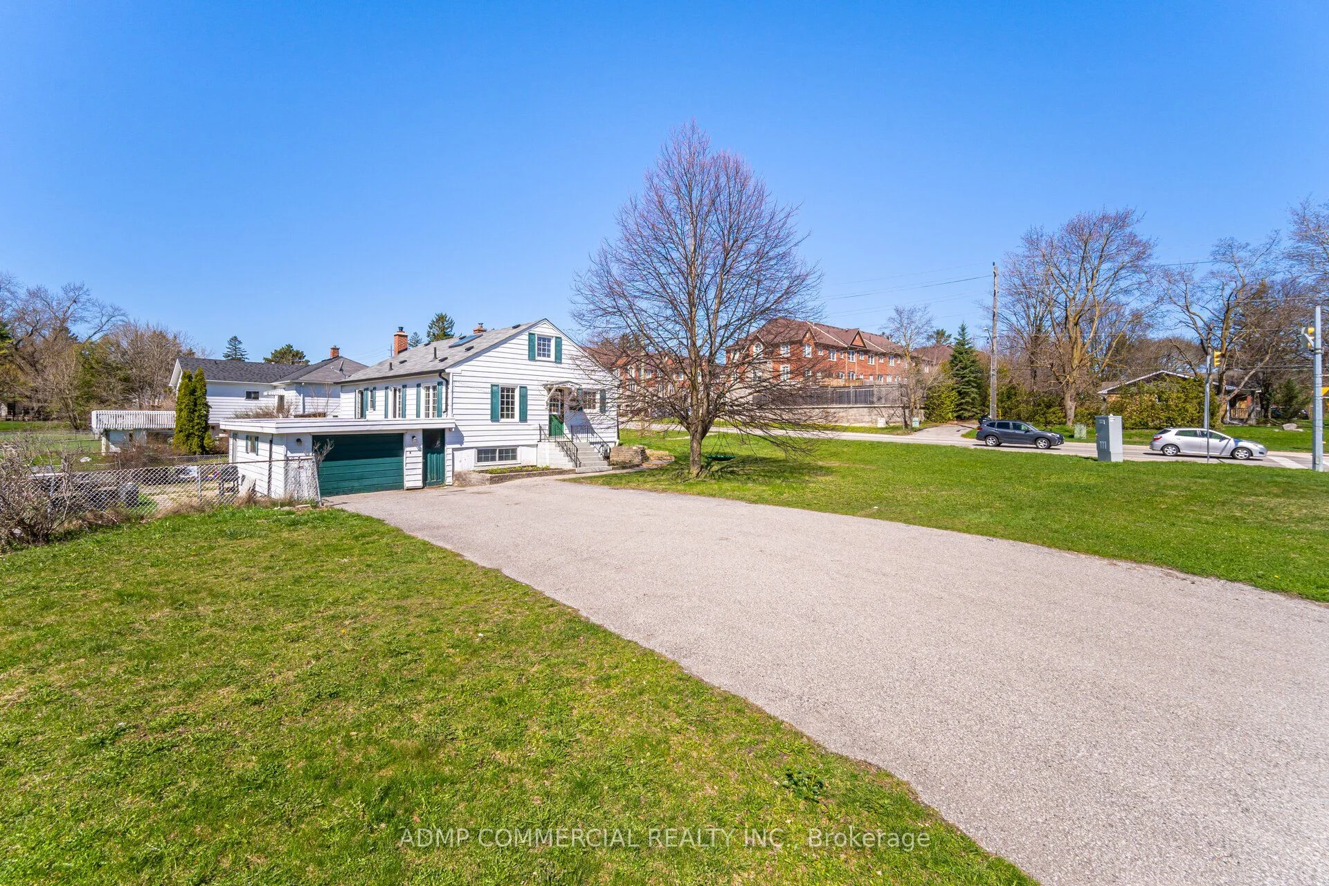 136 Eagle Street, Newmarket, ON L3Y 1J4