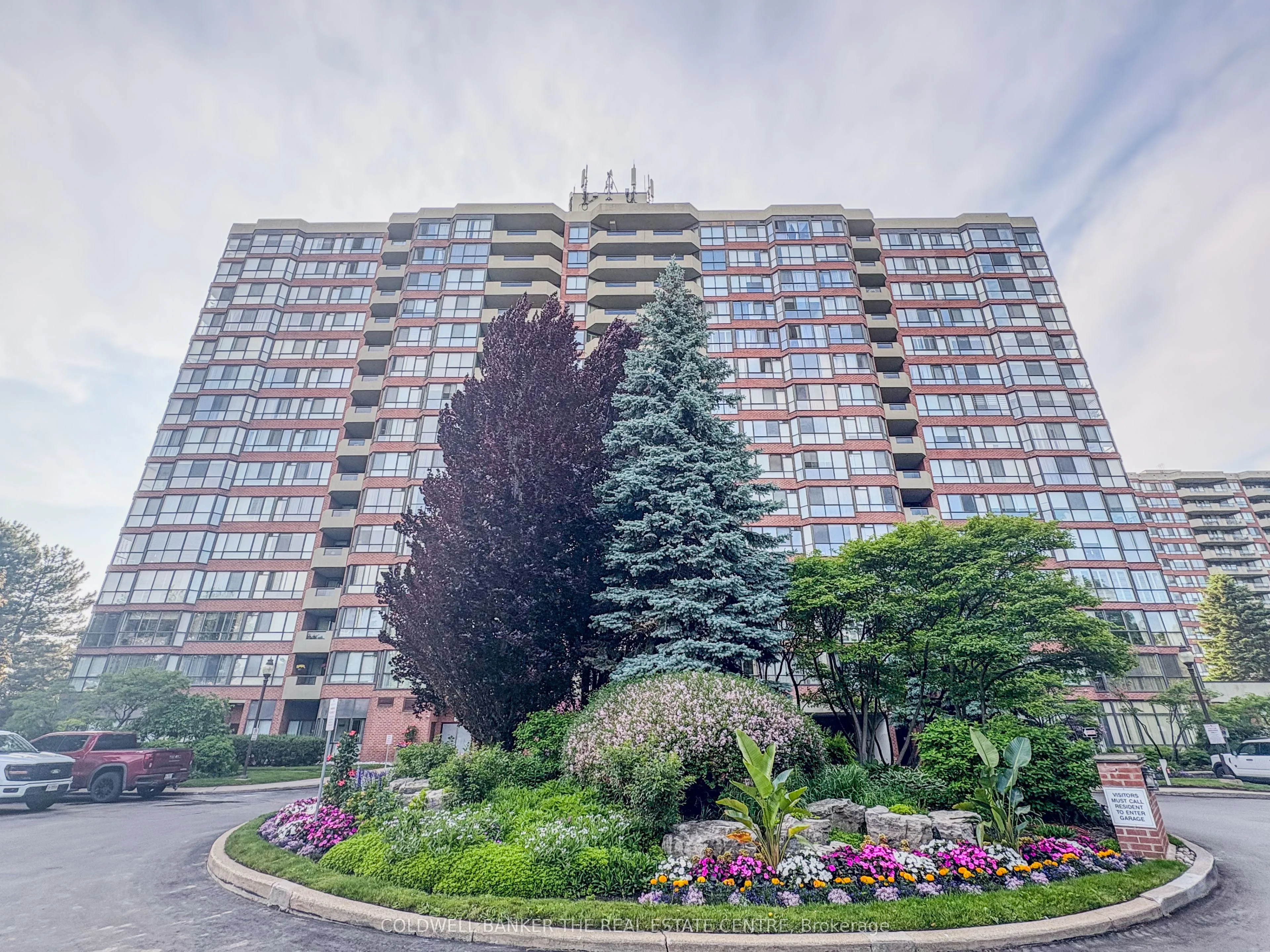 100 Observatory Lane 307, Richmond Hill, ON L4C 1T4