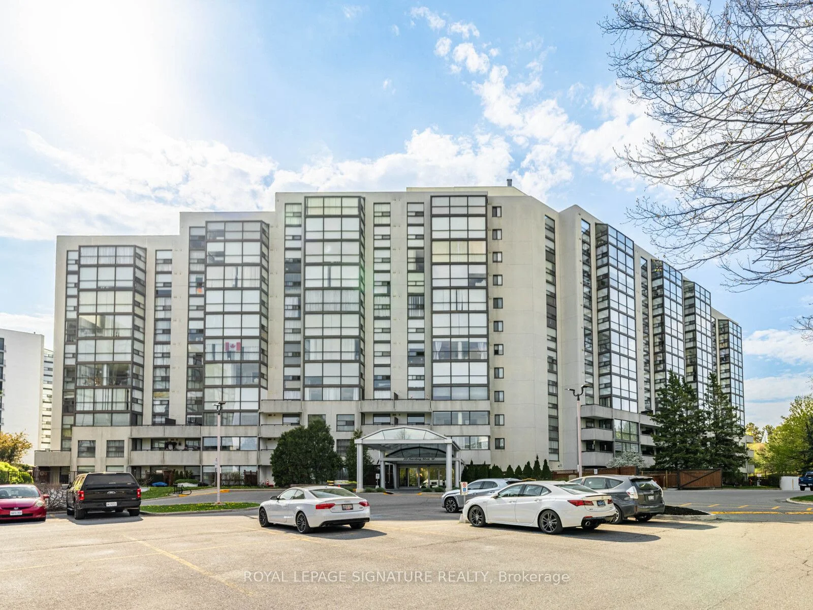 20 Harding Boulevard W 305, Richmond Hill, ON L4C 9S4