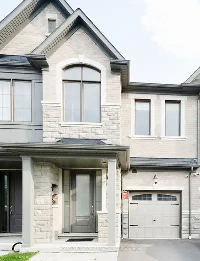 Att/Row/Townhouse in Richmond Hill