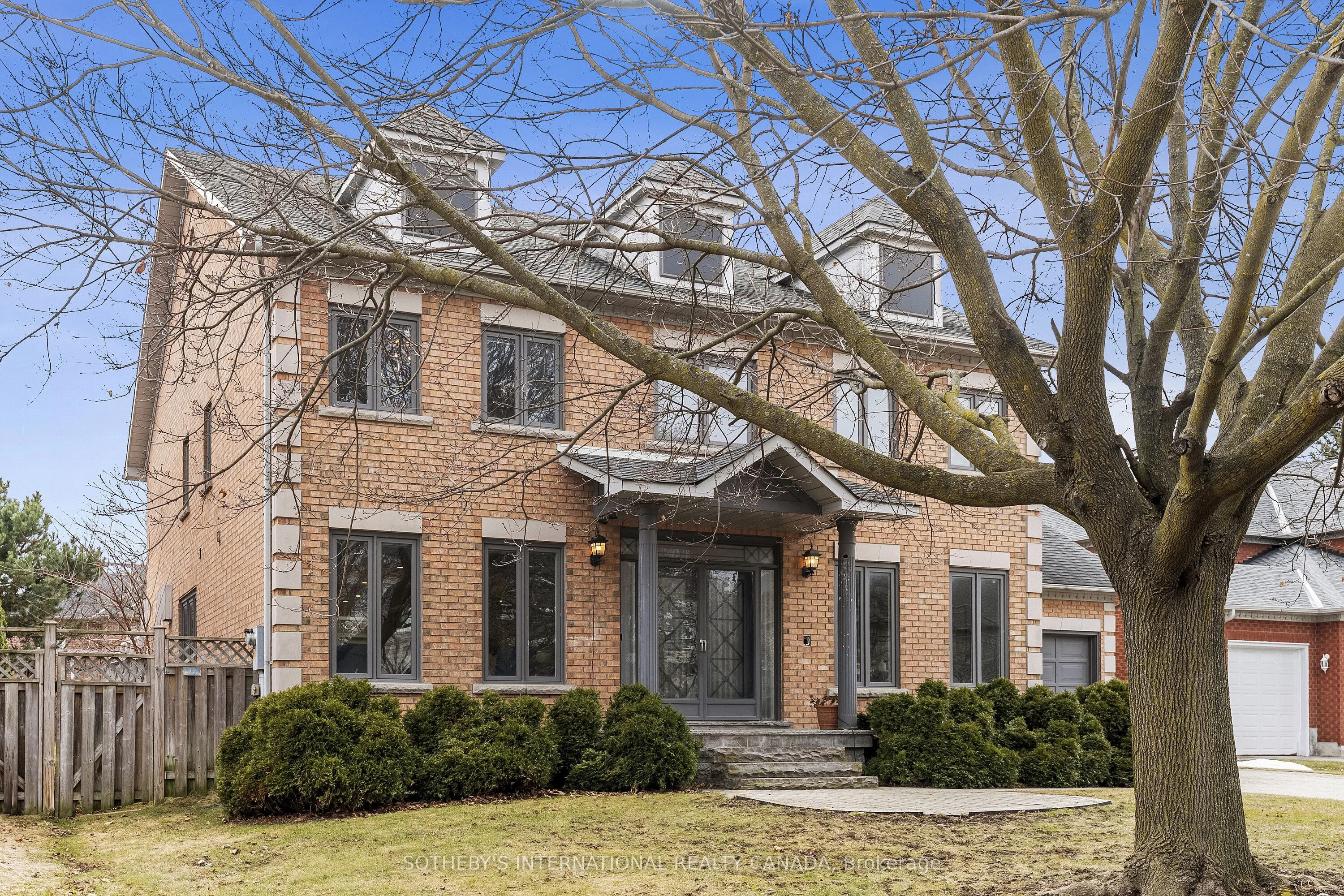 16 Eastgate Crescent, Richmond Hill, ON L4B 3G5