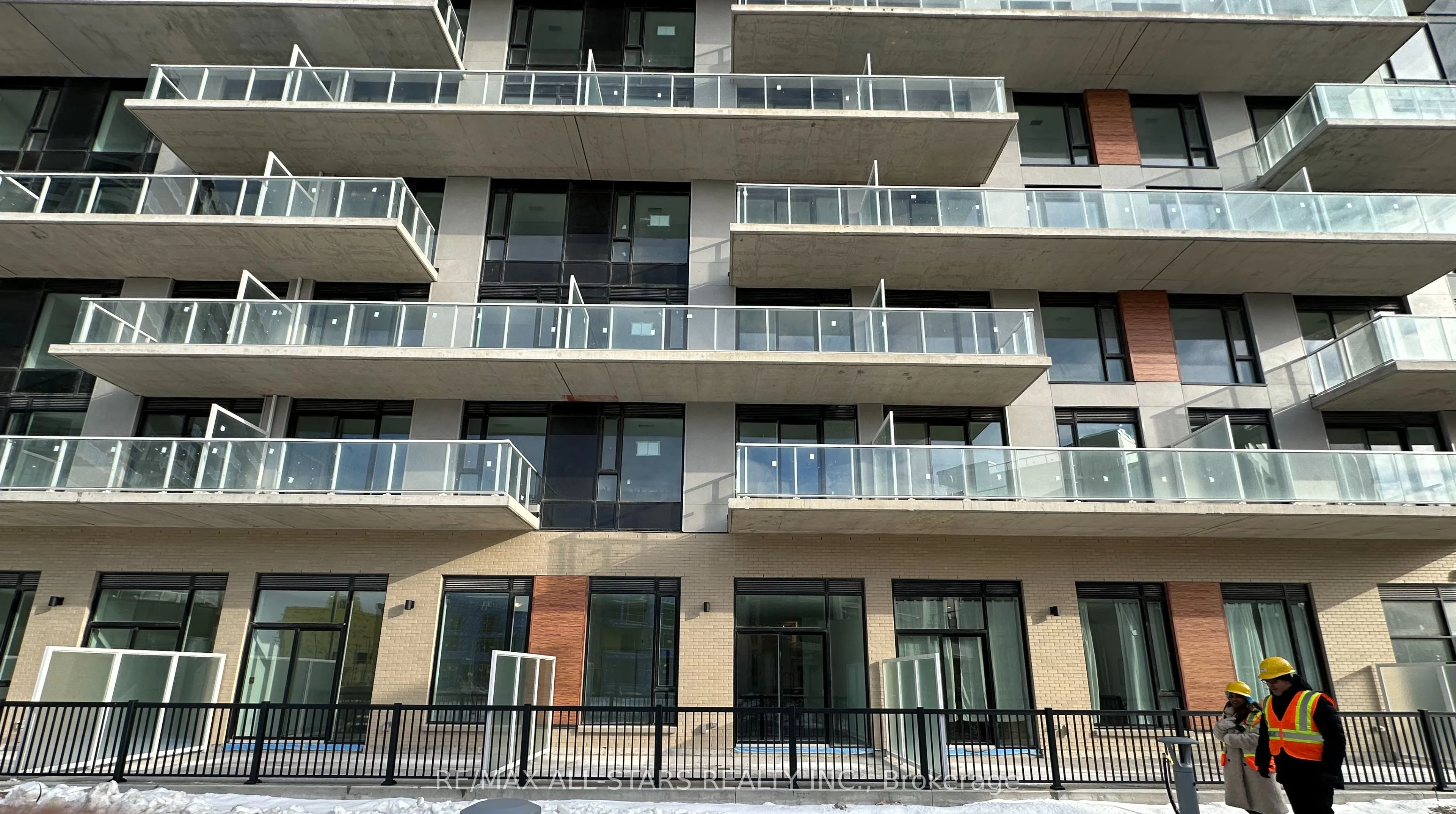 6 David Eyer Road E 111, Richmond Hill, ON L4S 0N5