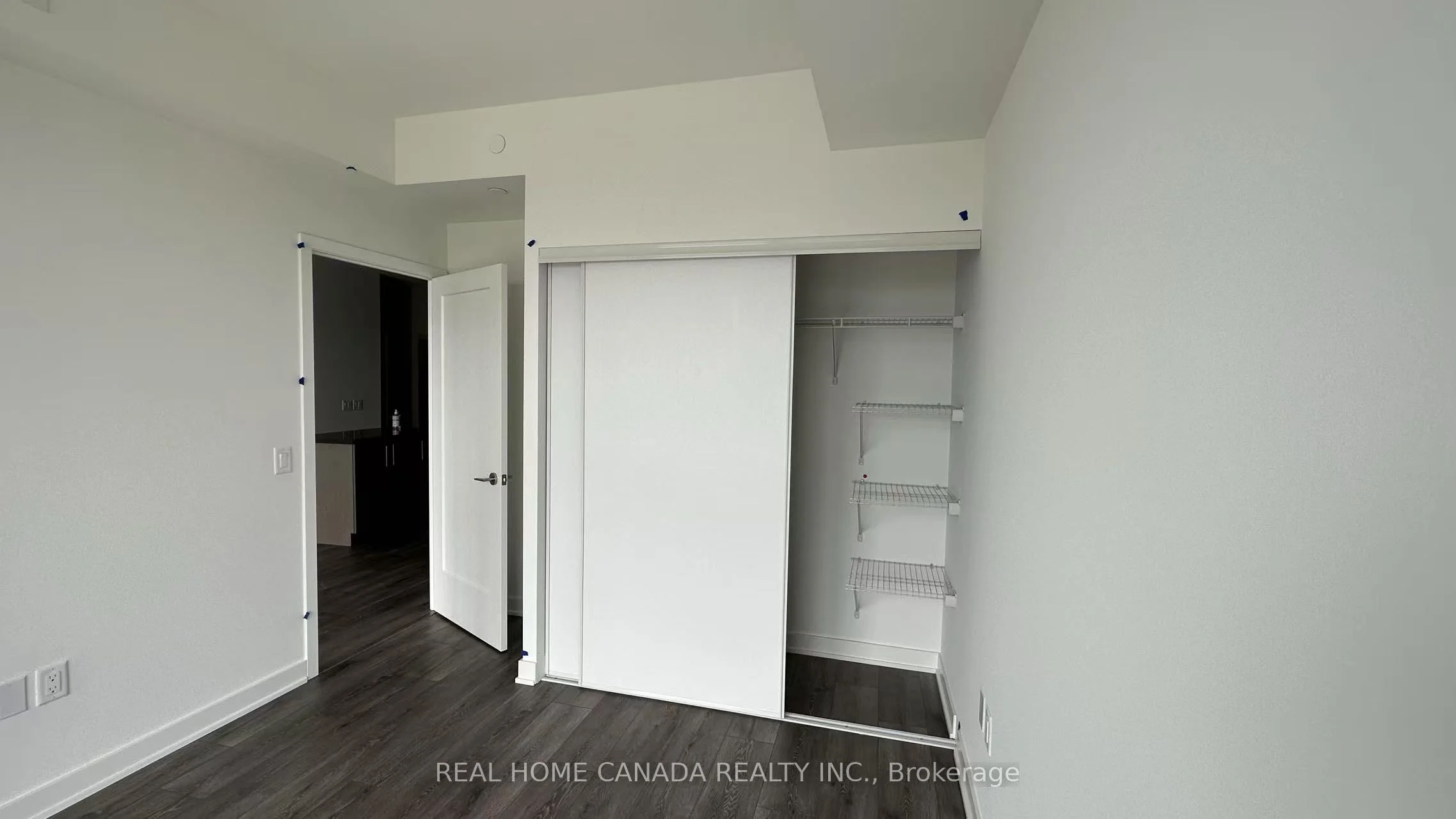 105 Oneida Crescent 1906, Richmond Hill, ON L4B 0H6