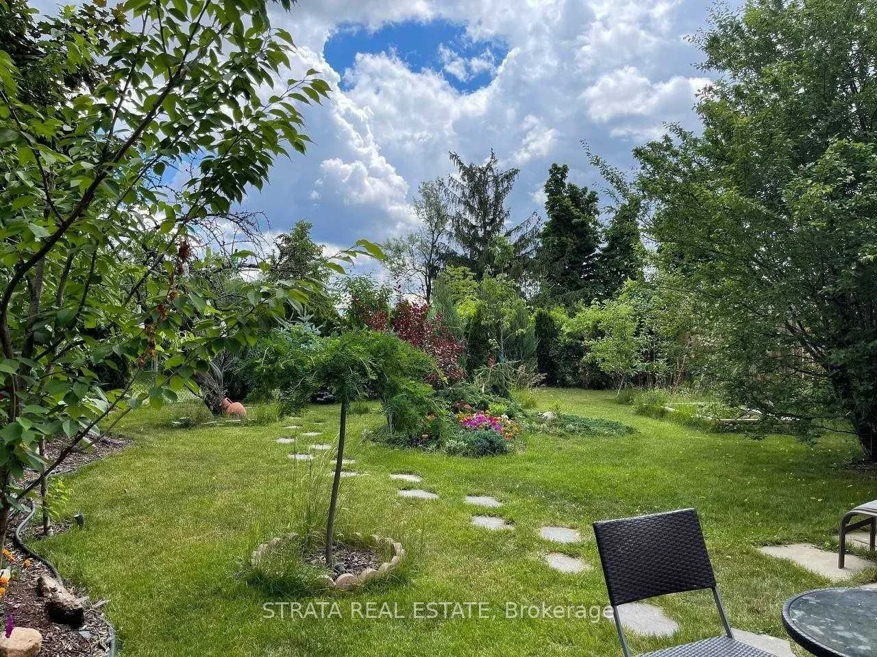 11 Leora Court, Richmond Hill, ON L4C 7N6