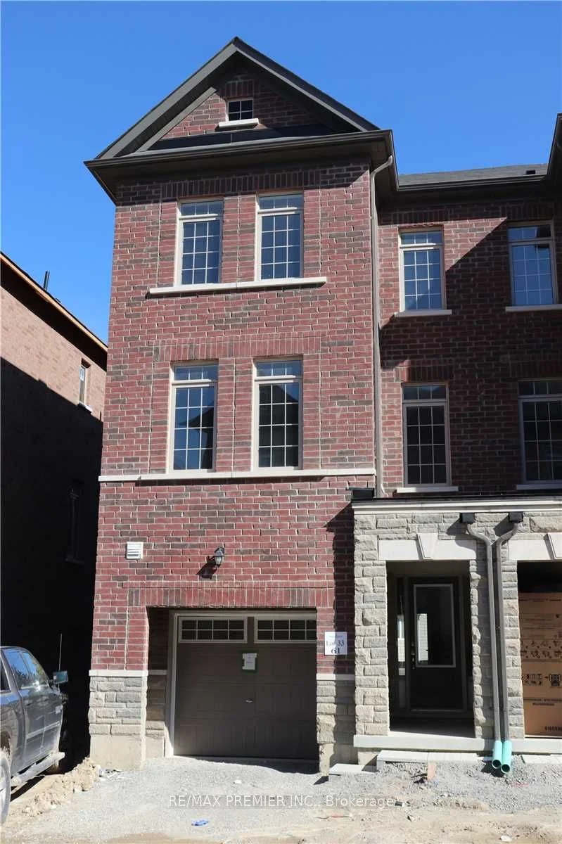 61 Gordon Circle, Newmarket, ON L3Y 9B3