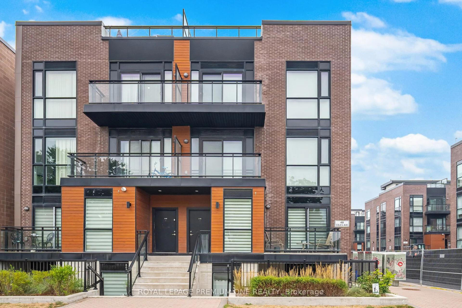 48 COLES Avenue #702, Vaughan, ON L4L 0J1