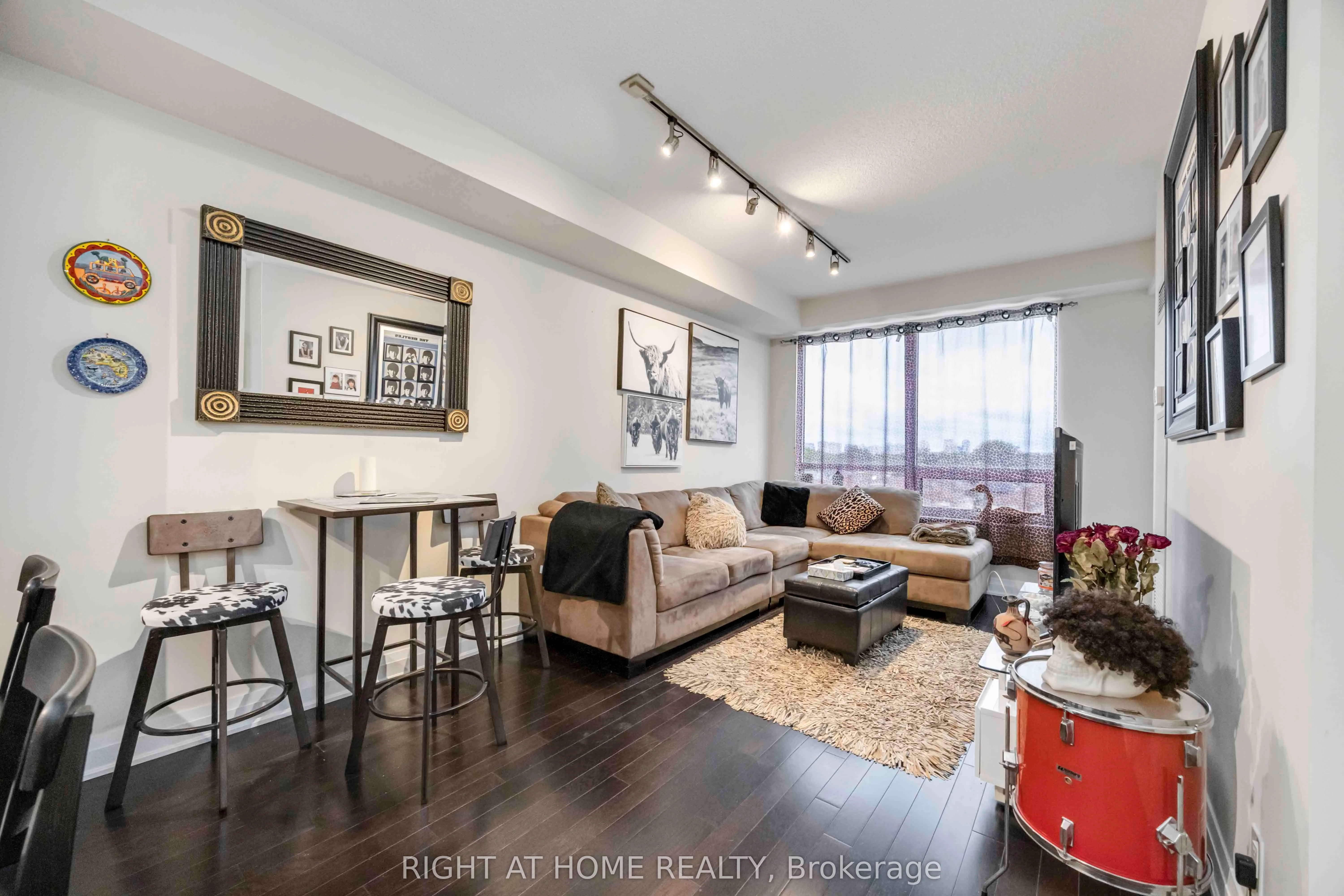 Condo Apartment in Vaughan