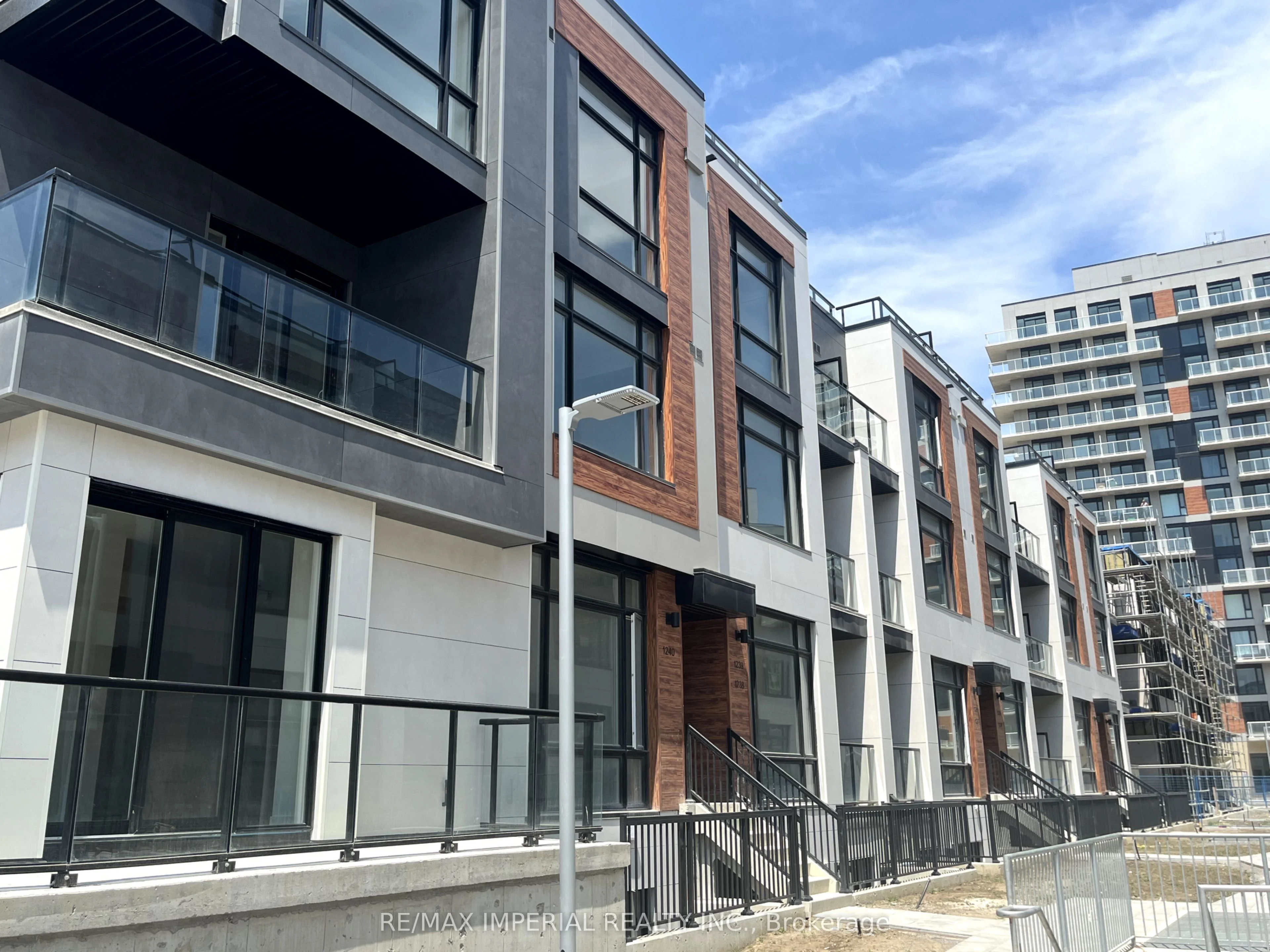 10 David Eyer Road 1239, Richmond Hill, ON L4S 0N3