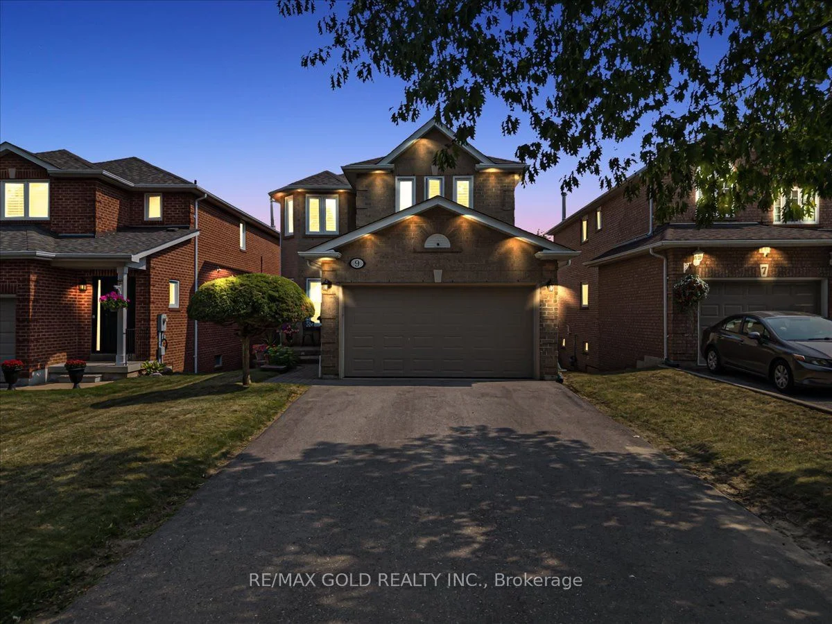 9 Red Rock Drive, Richmond Hill, ON L4C 0E3