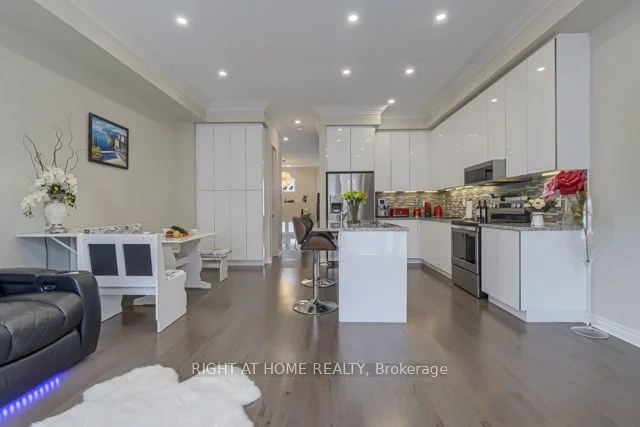 Att/Row/Townhouse in Vaughan