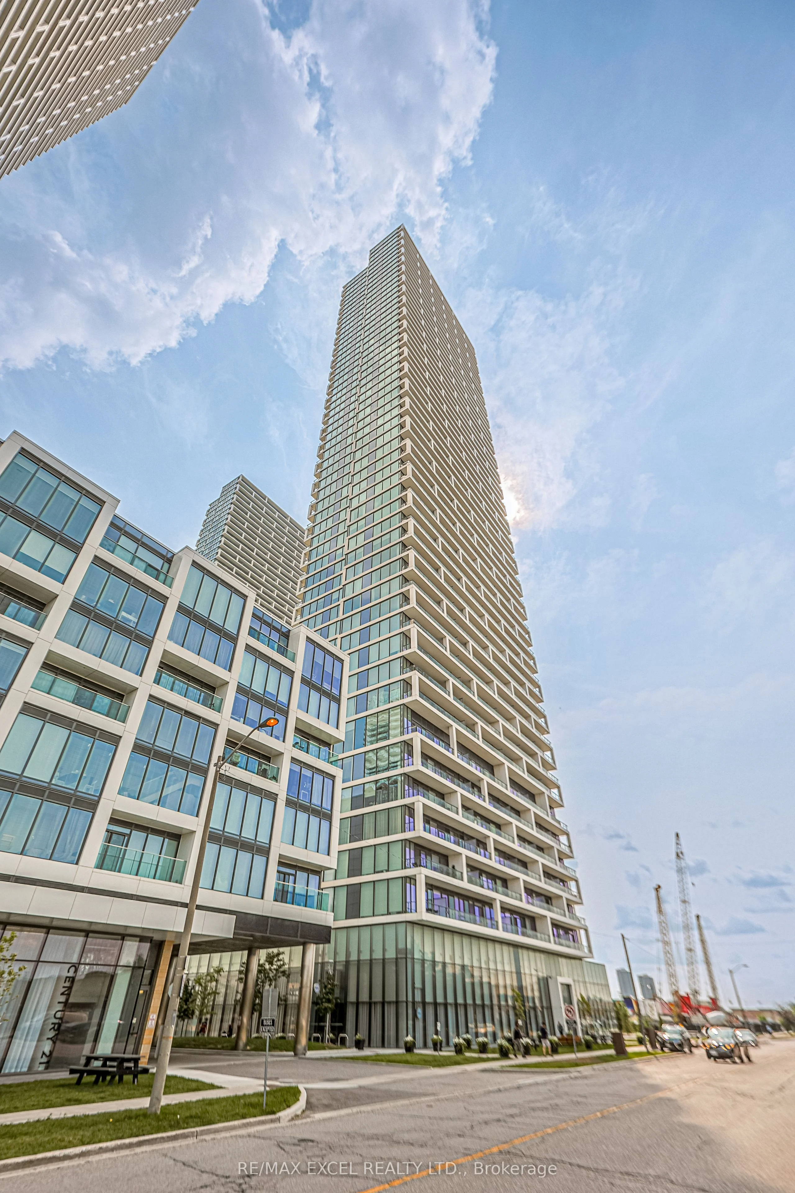 898 Portage Parkway 1703, Vaughan, ON L4K 0J6
