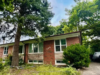 Semi-Detached in Richmond Hill