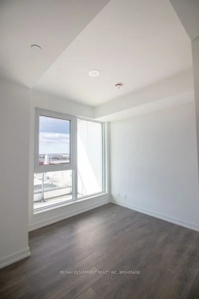 898 Portgage Parkway 606, Vaughan, ON L4K 2M7