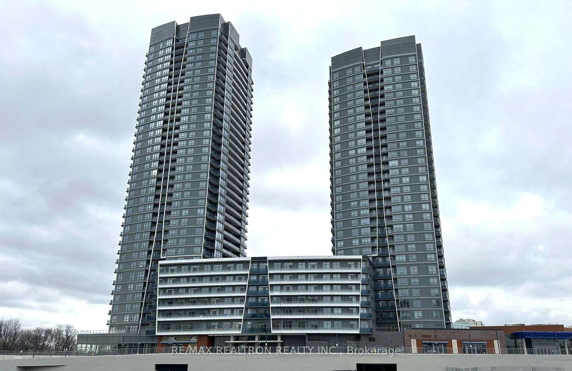 Condo Apartment in Vaughan