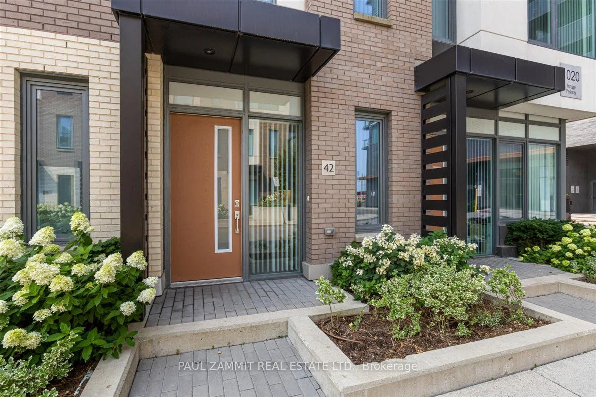1020 Portage Parkway Th42, Vaughan, ON L4K 2M7