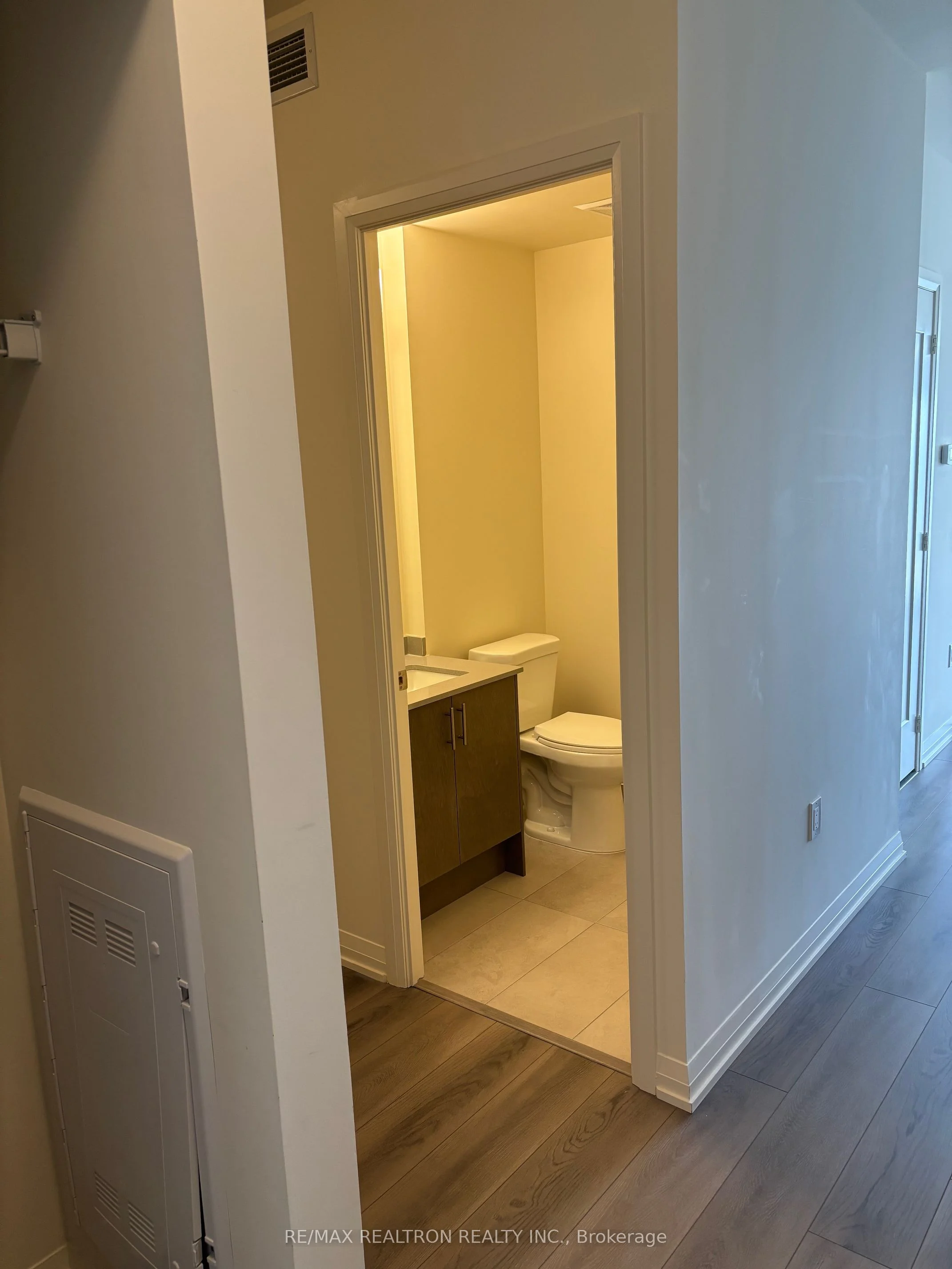 Common Element Condo in Vaughan